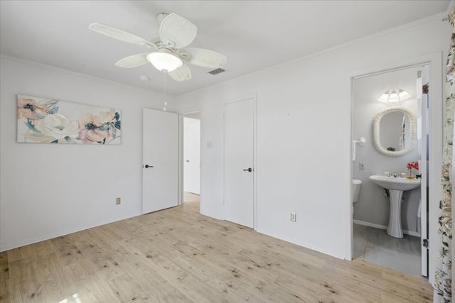 800 Brownstone Street, Euless, TX 76039