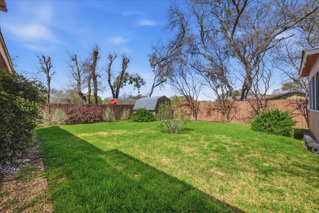 800 Brownstone Street, Euless, TX 76039