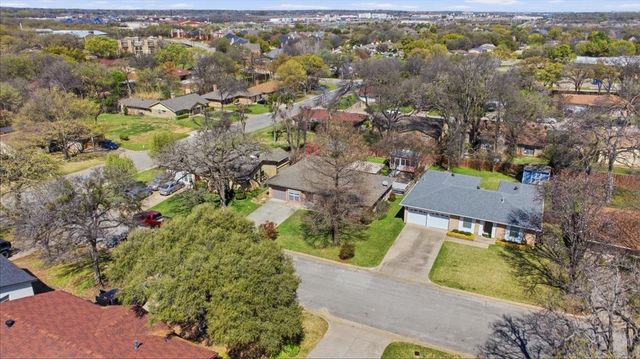 800 Brownstone Street, Euless, TX 76039