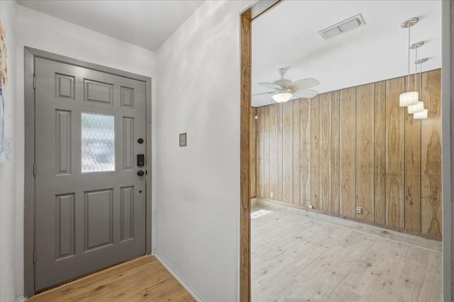 800 Brownstone Street, Euless, TX 76039