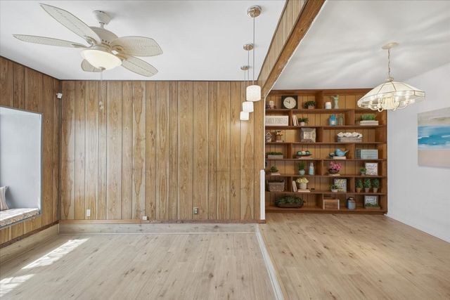 800 Brownstone Street, Euless, TX 76039