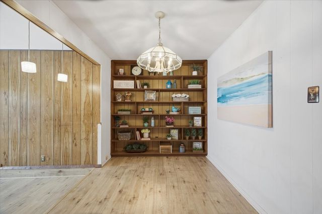 800 Brownstone Street, Euless, TX 76039