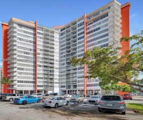 1351 NE Miami Gardens Dr PH11E, Miami, FL 33179