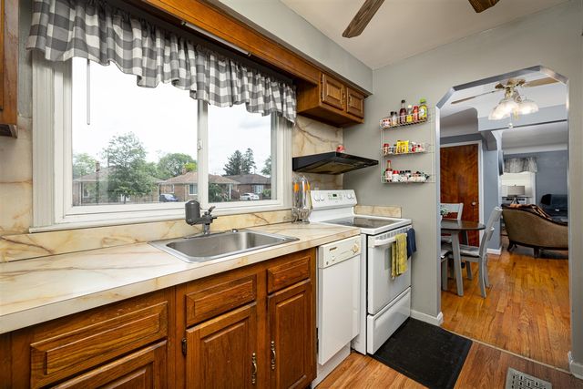 2225 Mclain Avenue, Lincoln Park, MI 48146