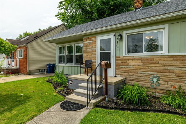 2225 Mclain Avenue, Lincoln Park, MI 48146