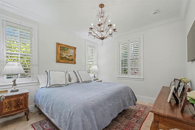 10530 SW 77th Ave 1, Pinecrest, FL 33156