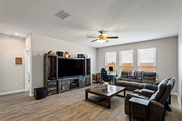 1212 Dublin Drive, Cleburne, TX 76033