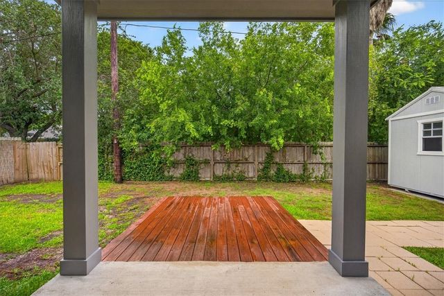 412 Gulfton Dr, Portland, TX 78374