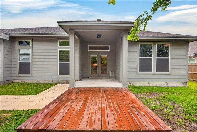 412 Gulfton Dr, Portland, TX 78374