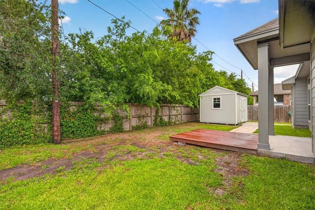412 Gulfton Dr, Portland, TX 78374