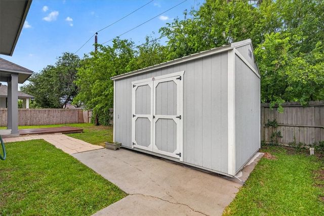 412 Gulfton Dr, Portland, TX 78374