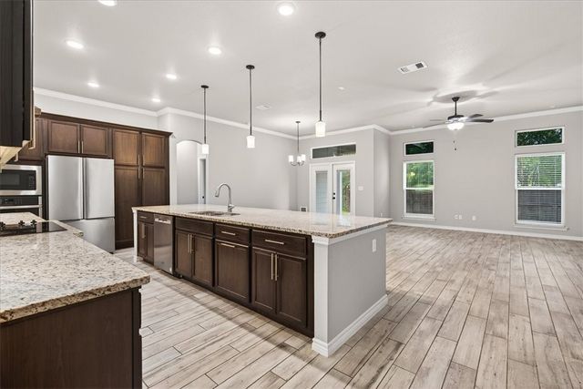 412 Gulfton Dr, Portland, TX 78374