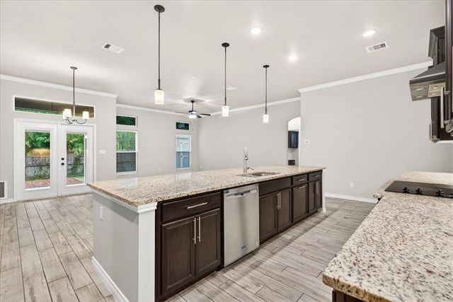 412 Gulfton Dr, Portland, TX 78374