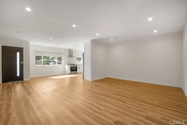 16329 Napa, Los Angeles, CA 91343