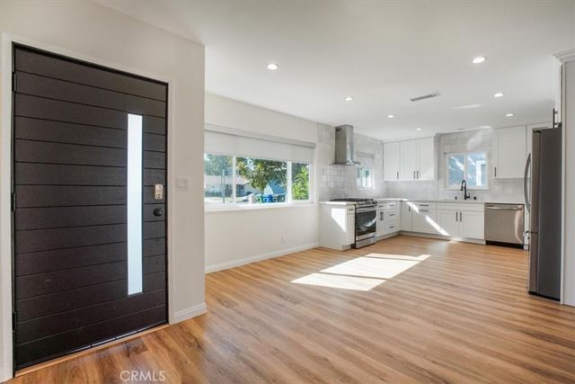 16329 Napa, Los Angeles, CA 91343