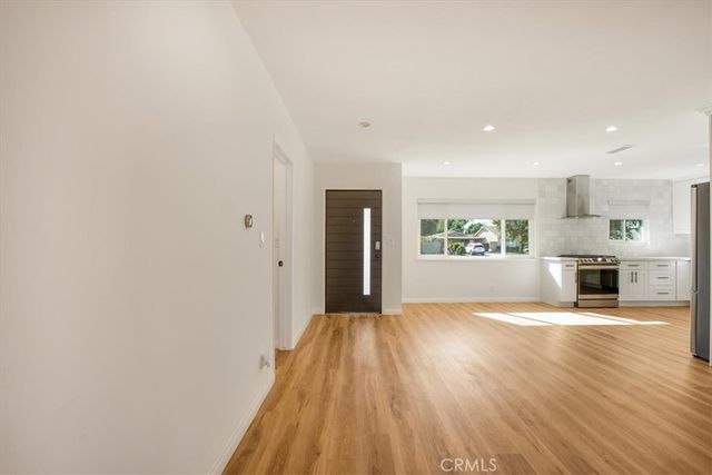16329 Napa, Los Angeles, CA 91343