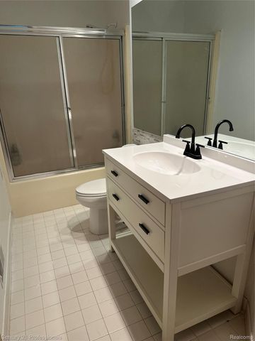 12220 Moceri Drive, Grand Blanc, MI 48439