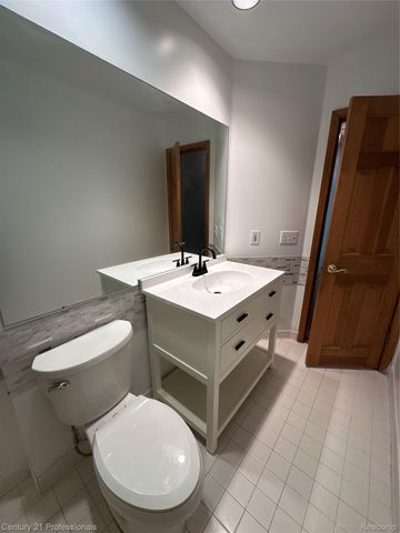 12220 Moceri Drive, Grand Blanc, MI 48439
