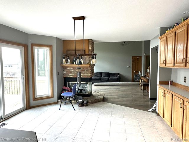 12220 Moceri Drive, Grand Blanc, MI 48439