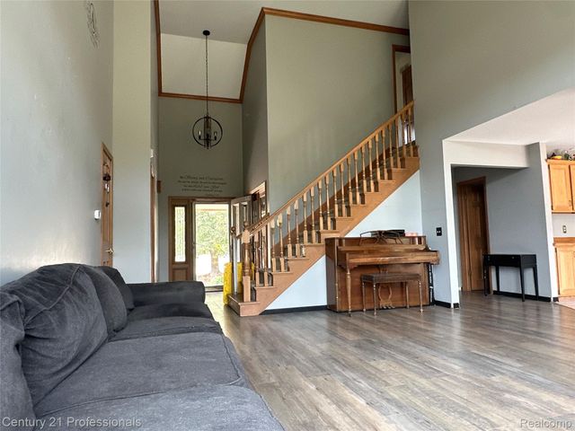 12220 Moceri Drive, Grand Blanc, MI 48439