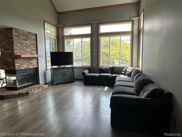 12220 Moceri Drive, Grand Blanc, MI 48439