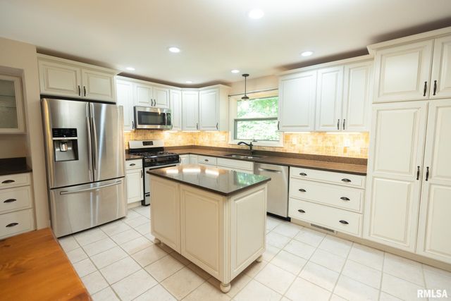 1374 N FORREST Drive, Germantown Hills, IL 61548