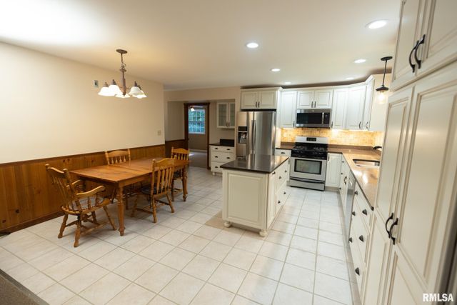 1374 N FORREST Drive, Germantown Hills, IL 61548
