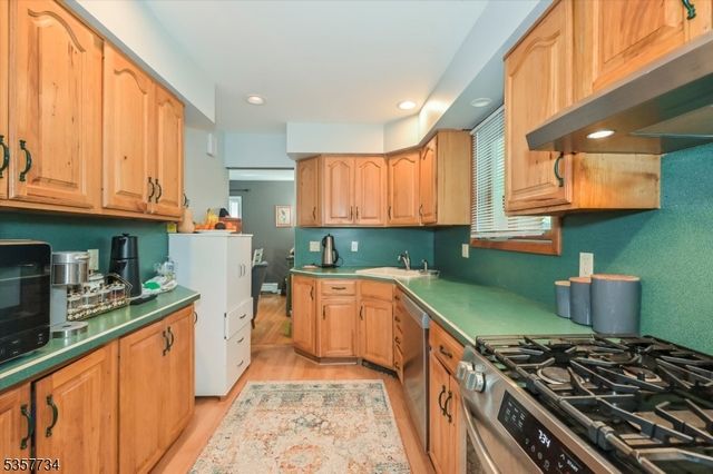 136 Maplewood Ave, Wayne Twp., NJ 07470