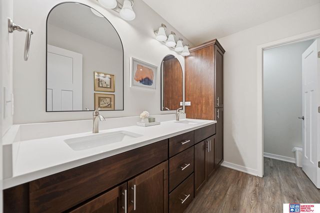 9533 Duckhorn Drive, Lincoln, NE 68526