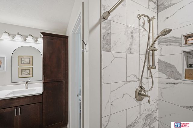 9533 Duckhorn Drive, Lincoln, NE 68526