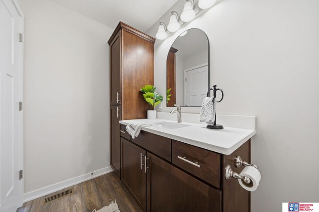 9533 Duckhorn Drive, Lincoln, NE 68526