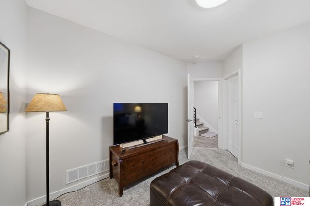 9533 Duckhorn Drive, Lincoln, NE 68526