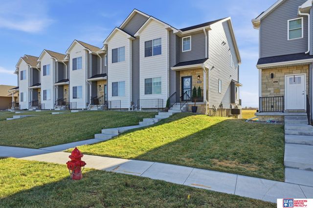 9533 Duckhorn Drive, Lincoln, NE 68526