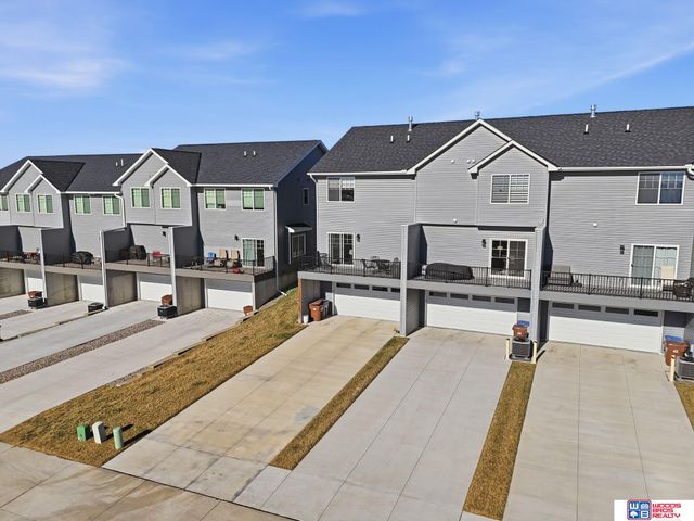 9533 Duckhorn Drive, Lincoln, NE 68526