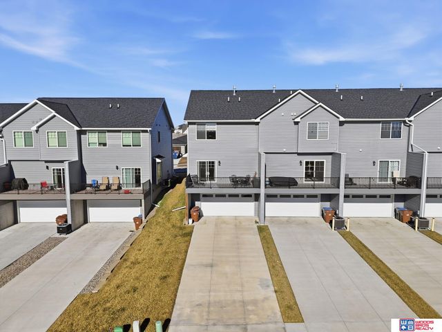 9533 Duckhorn Drive, Lincoln, NE 68526