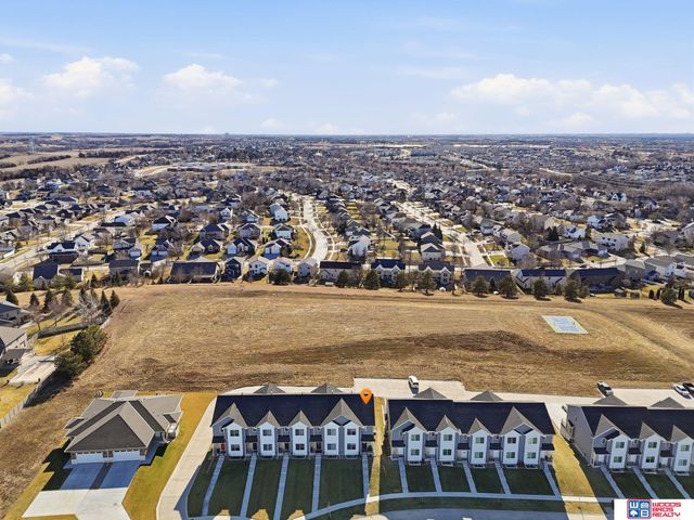 9533 Duckhorn Drive, Lincoln, NE 68526