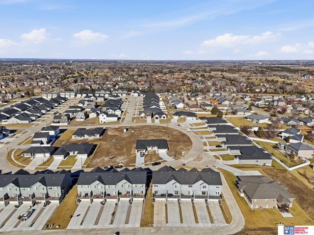 9533 Duckhorn Drive, Lincoln, NE 68526