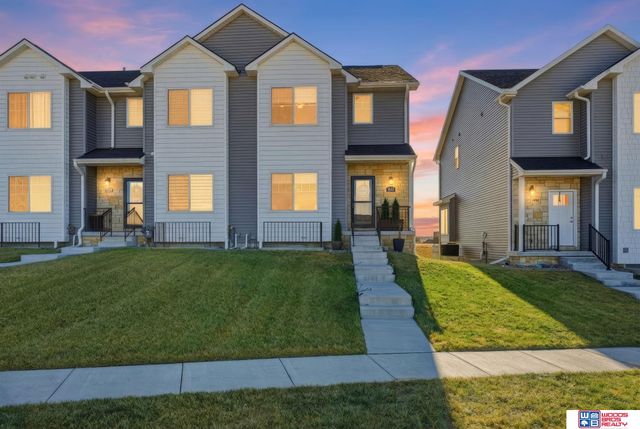 9533 Duckhorn Drive, Lincoln, NE 68526