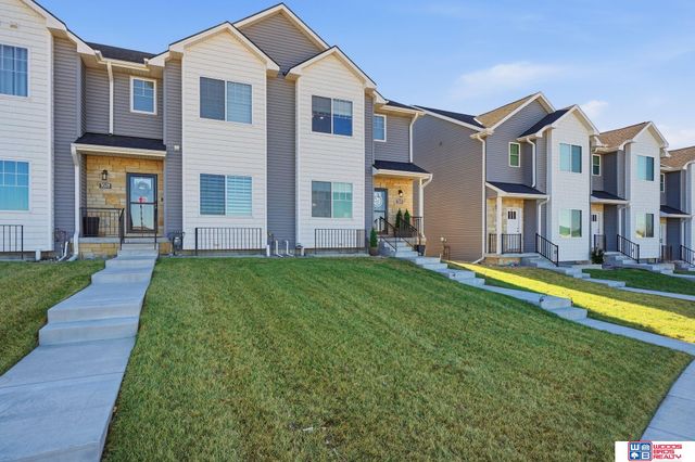 9533 Duckhorn Drive, Lincoln, NE 68526