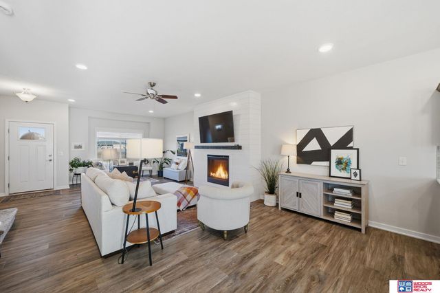 9533 Duckhorn Drive, Lincoln, NE 68526