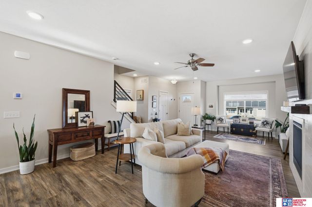 9533 Duckhorn Drive, Lincoln, NE 68526