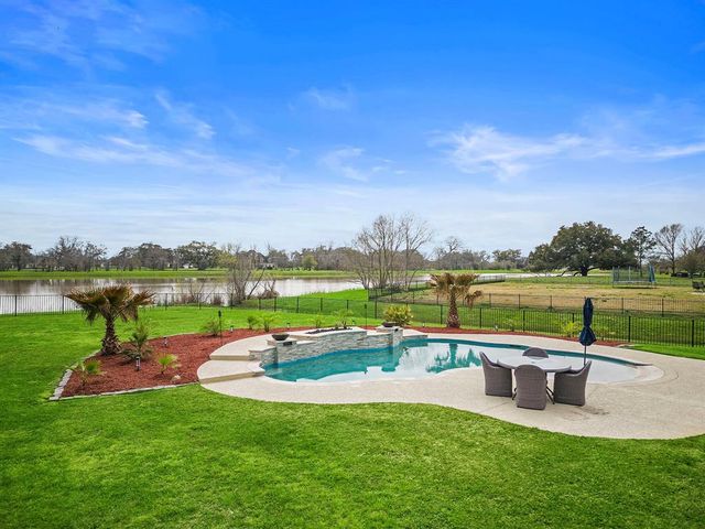 127 Cavalry Trail Drive, Rosharon, TX 77583