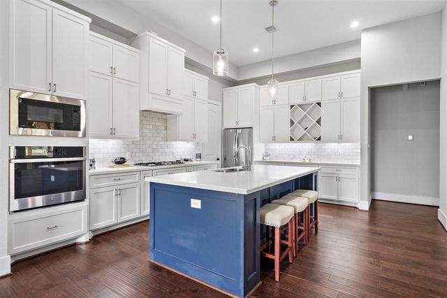 127 Cavalry Trail Drive, Rosharon, TX 77583
