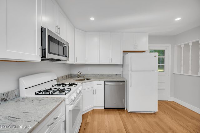 7 Bellflower Court, Toms River, NJ 08755