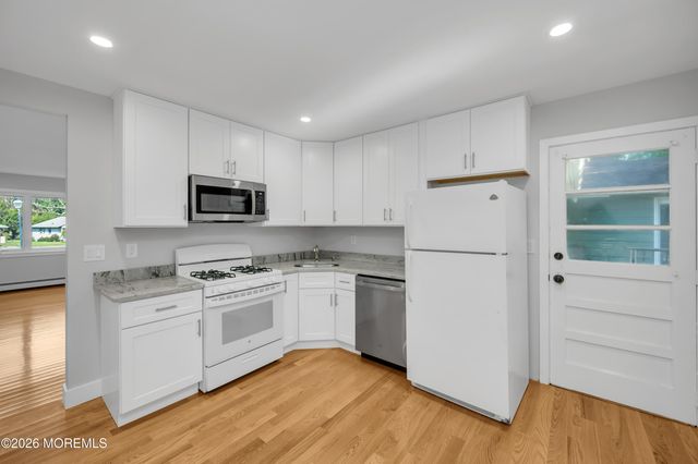 7 Bellflower Court, Toms River, NJ 08755