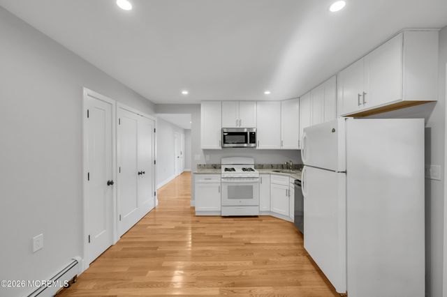7 Bellflower Court, Toms River, NJ 08755