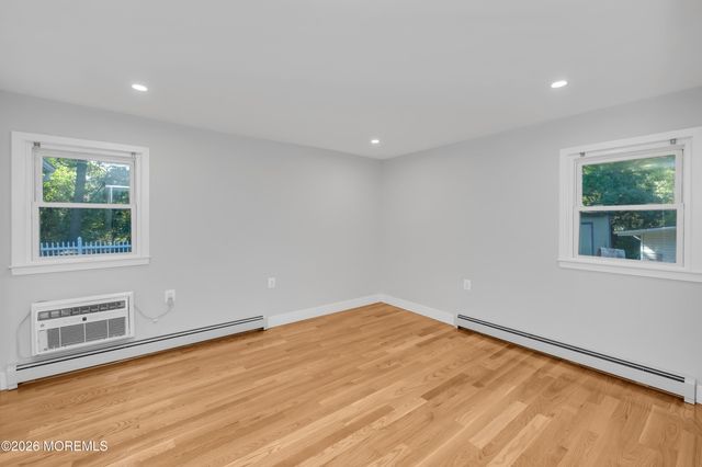 7 Bellflower Court, Toms River, NJ 08755