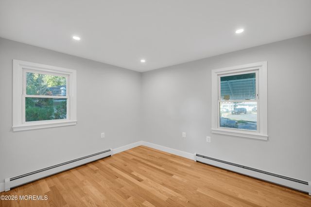 7 Bellflower Court, Toms River, NJ 08755