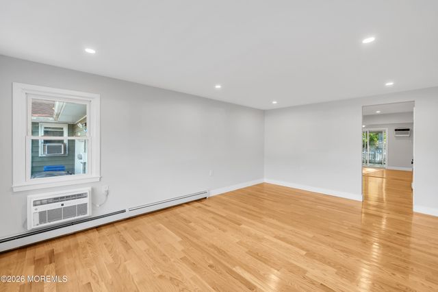 7 Bellflower Court, Toms River, NJ 08755