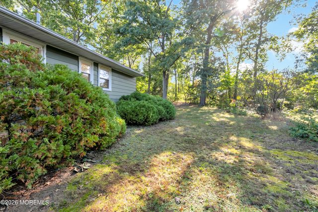 7 Bellflower Court, Toms River, NJ 08755